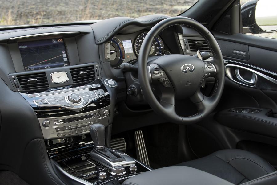  Infiniti Q70 S 2015 года  (UK) (фото 15 из 21)